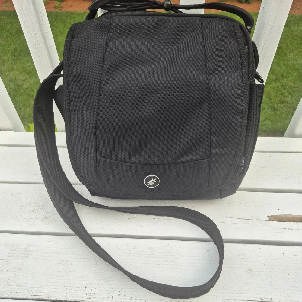 Pacsafe Anti-Theft Crossbody Messenger Bag Unisex Black Travel Security Bag